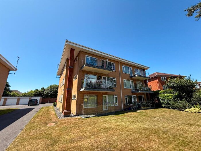 2 Bedroom Flat For Sale In - Grosvenor Road, Bournemouth, BH4