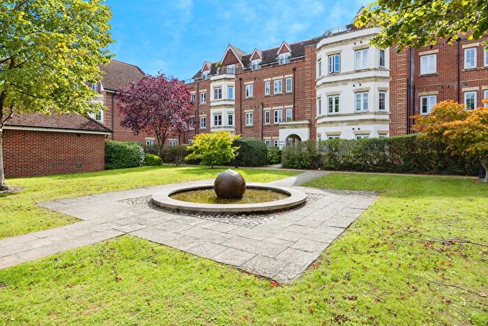 2 Bedroom Flat For Sale In London Road, Guildford, Surrey, GU1