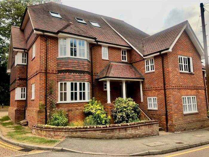 2 Bedroom Apartment To Rent In Chesham Road, Berkhamsted, HP4
