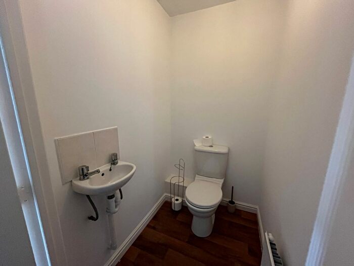 4 Bedroom Semi-Detached House To Rent In Hoskins Lane, Middlesbrough, North Yorkshire, TS4