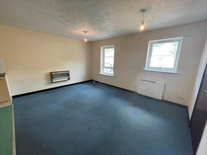 2 Bedroom Flat To Rent In Peperharow Road, Godalming, GU7