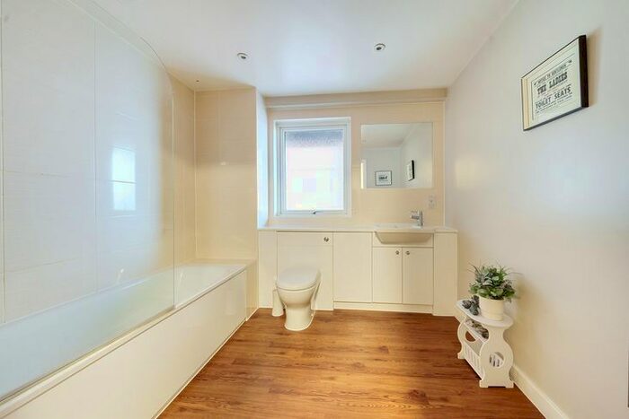 1 Bedroom Flat For Sale In Movia Apartments, Uxbridge, Greater London, UB8
