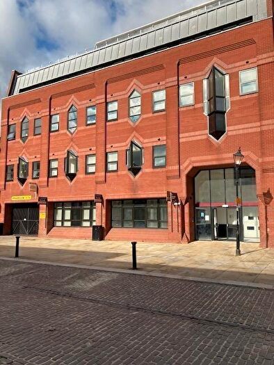 2 Bedroom Flat To Rent In Stone Cross House, - Churchgate, Bolton, BL1