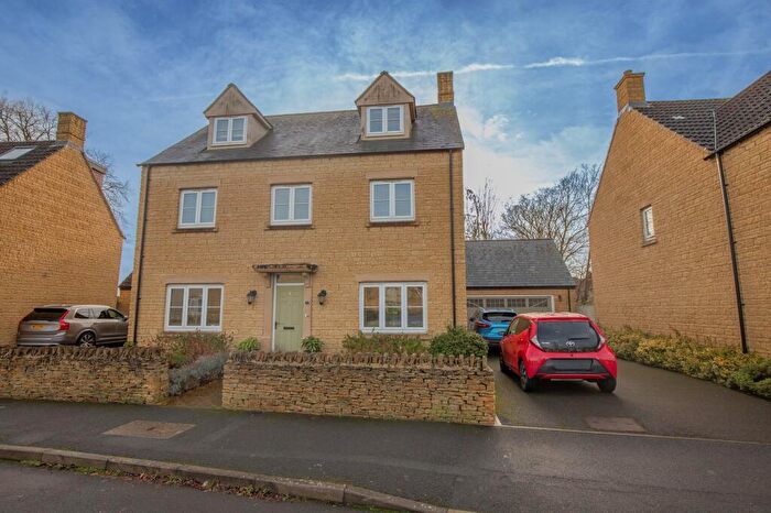 5 Bedroom Detached House For Sale In Britains Close, Sutton Benger, SN15