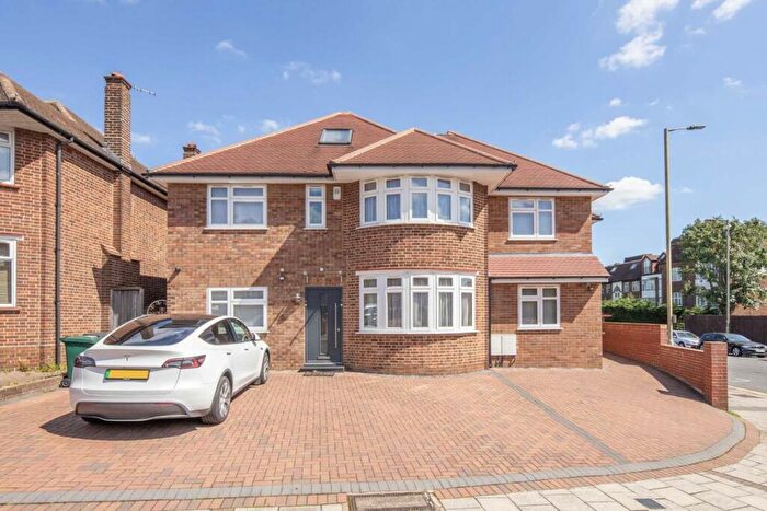 5 Bedroom House To Rent In Queens Way, Hendon, NW4
