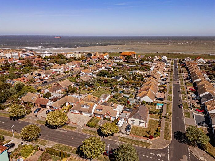 4 Bedroom Detached Bungalow For Sale In Lonsdale Avenue, Margate, CT9 - Photo 3