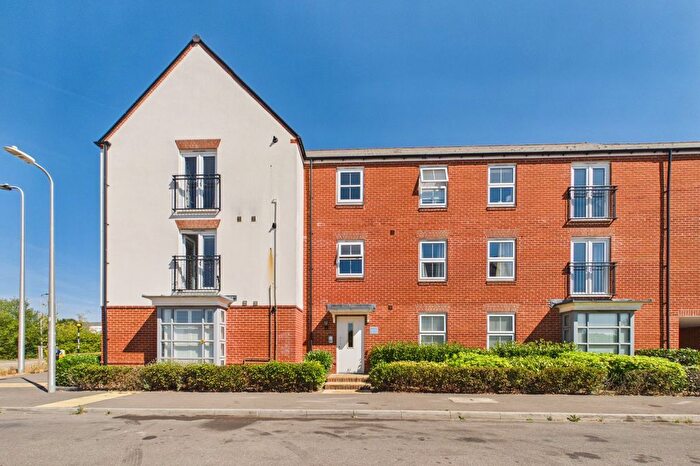 2 Bedroom Flat For Sale In Bremner Way, Wokingham, Berkshire, RG40