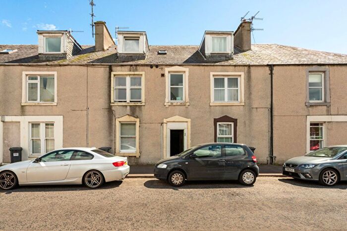 2 Bedroom Flat For Sale In Castle Street, Broughty Ferry, Dundee, Angus, DD5
