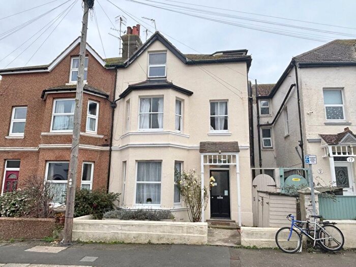 2 Bedroom Flat For Sale In Linden Road, Bexhill On Sea, TN40