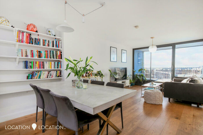 2 Bedroom Flat To Rent In Raines Court, N16