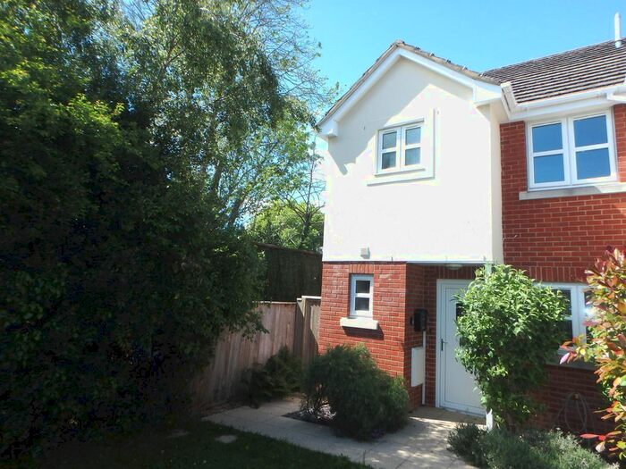 2 Bedroom End Of Terrace House To Rent In Manor Gardens, New Milton, BH25