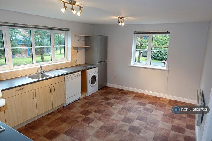 2 Bedroom Flat To Rent In Mountbatten Close, Ashton-On-Ribble, Preston, PR2