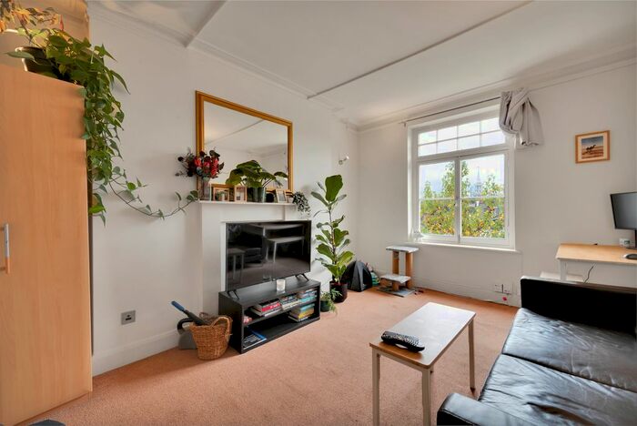 1 Bedroom Flat To Rent In Waterloo Terrace, Islington, London, N1