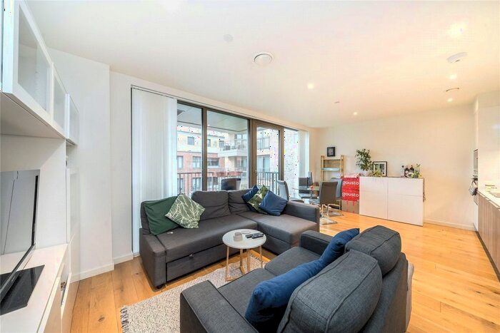 2 Bedroom Flat To Rent In Camberwell Passage, London, SE5