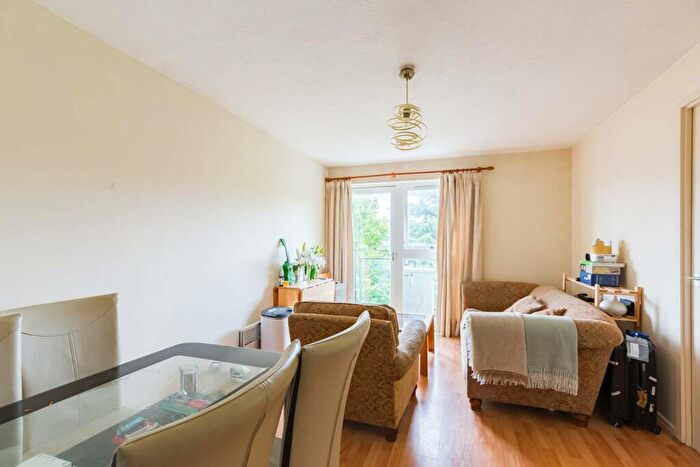 2 Bedroom Flat To Rent In Taeping Street, Isle Of Dogs, London, E14