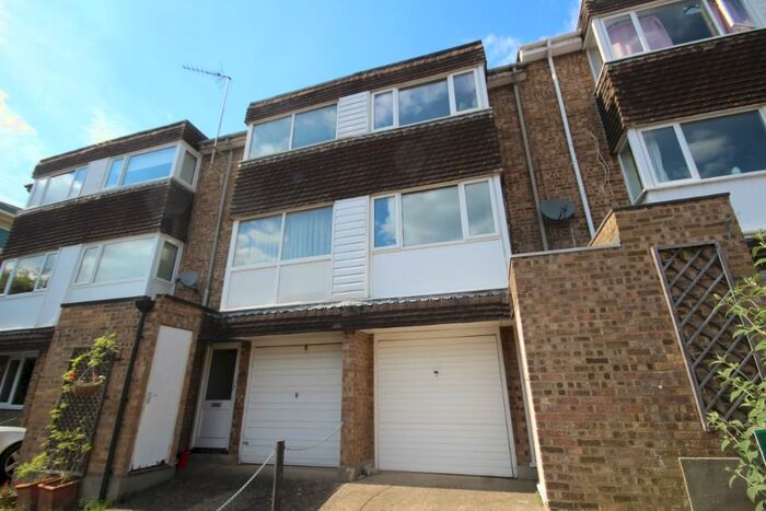 3 Bedroom Town House To Rent In Regency Court, Brentwood, Essex, CM14