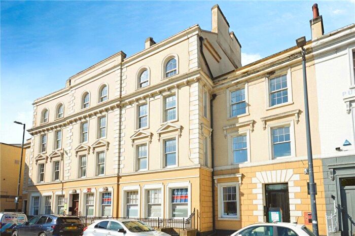 2 Bedroom Apartment For Sale In Bute Crescent, Cardiff Bay, Cardiff, CF10