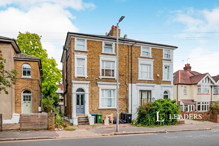 2 Bedroom Flat To Rent In King Charles Road, Surbiton, KT5