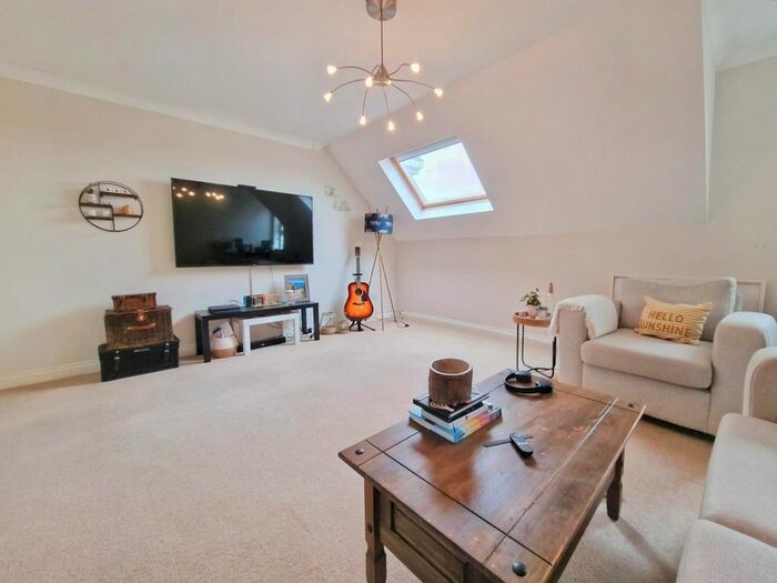 2 Bedroom Flat To Rent In Cadbury Heath Road, Warmley, Bristol, BS30