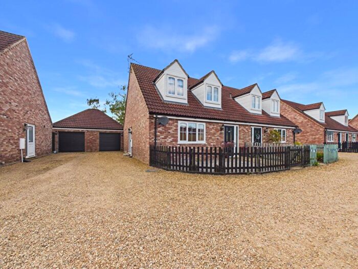 3 Bedroom Semi-Detached House For Sale In Willow Close, Watlington, King's Lynn, PE33