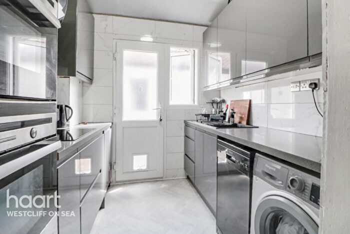 3 Bedroom Semi-Detached Bungalow For Sale In Caulfield Road, Southend-on-Sea, SS3