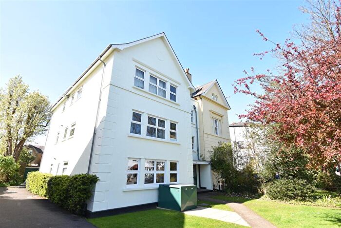 2 Bedroom Flat To Rent In Berrylands Road, Surbiton, KT5