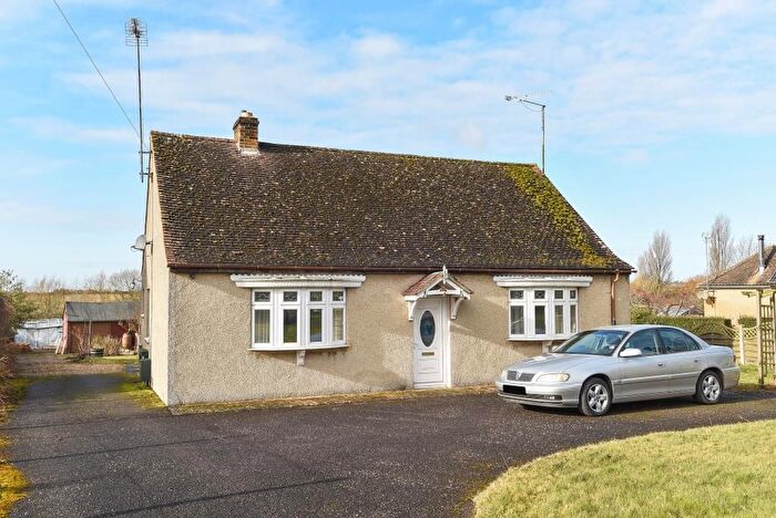 3 Bedroom Detached Bungalow To Rent In Corbett Road, Carterton, OX18