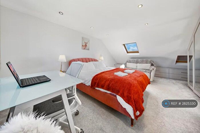 2 Bedroom Maisonette To Rent In Overton Road, London, E10