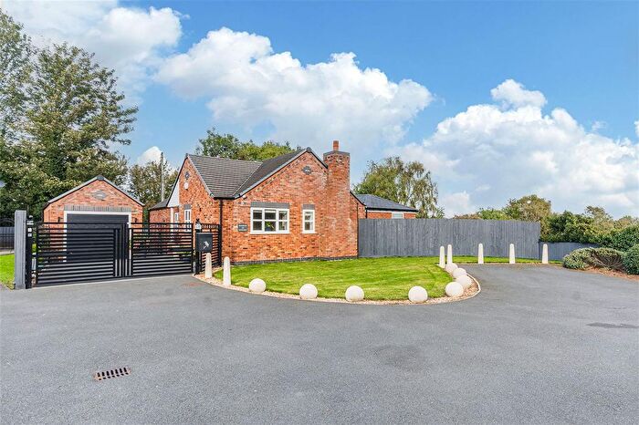 2 Bedroom Detached Bungalow For Sale In Spencer Drive, Nuthall, Nottingham, NG16