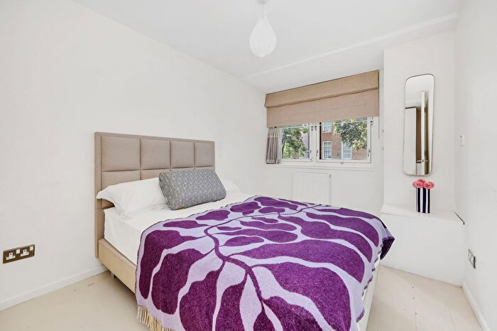 2 Bedroom Flat For Sale In Great Western Road, London, W11