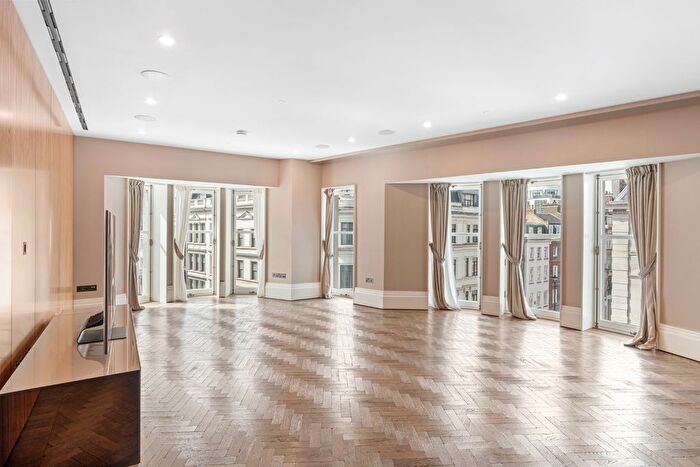 3 Bedroom Flat To Rent In Brook Street, Mayfair, London, United Kingdom, W1S