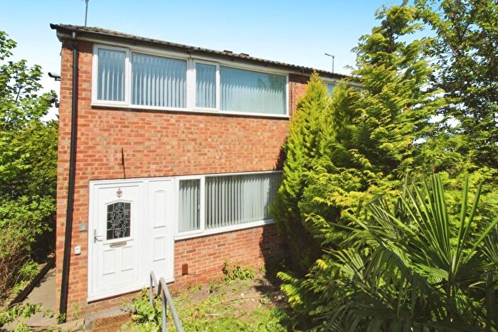 3 Bedroom Semi-Detached House To Rent In Broadlea Crescent, LS13