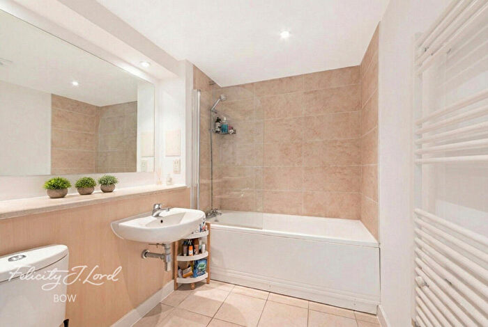 1 Bedroom Apartment For Sale In Tredegar Road, London, E3