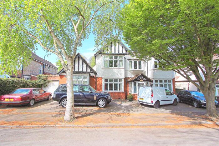 6 Bedroom Detached House For Sale In Carshalton Park Road, Carshalton, SM5