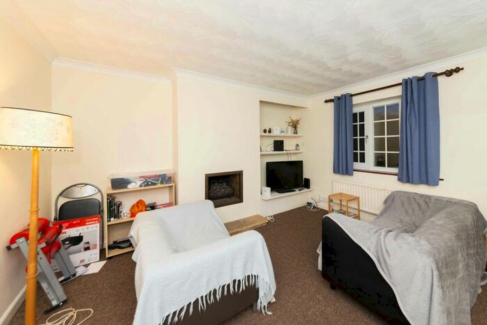 4 Bedroom Semi-Detached House To Rent In Canterbury Road, Guildford, GU2