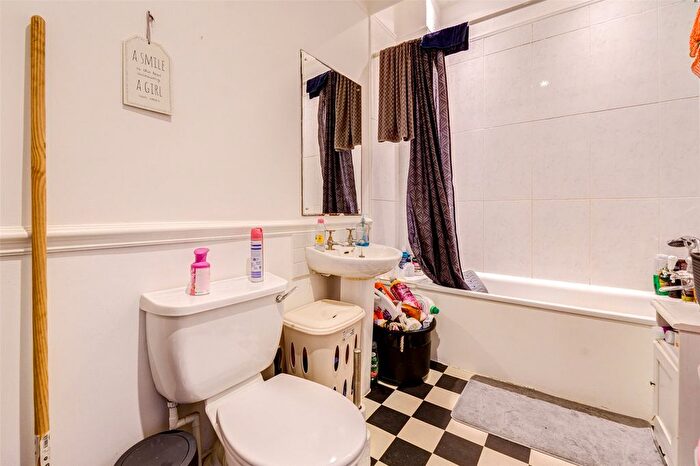 2 Bedroom Flat For Sale In Salisbury Road, Worthing, West Sussex, BN11