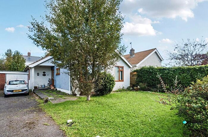 3 Bedroom Detached Bungalow For Sale In Whitestone Avenue, Bishopston, Swansea, SA3