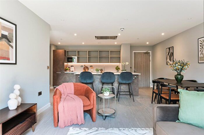 3 Bedroom Apartment To Rent In Spinners Yard, Spinners Lane, LS7