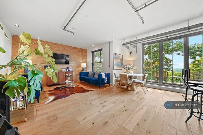 2 Bedroom Flat To Rent In Hyacinth House, London, SE26