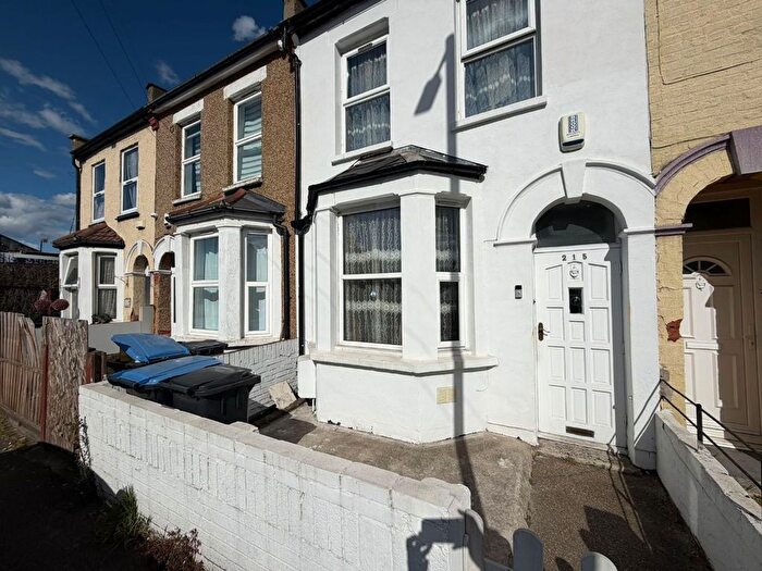 2 Bedroom Detached House For Sale In Alma Road, London, Area, EN3