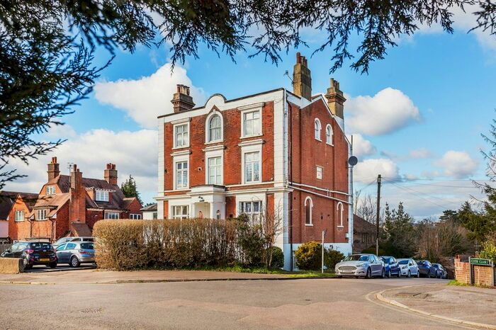 2 Bedroom Flat To Rent In Merrick Place, Cavendish Road, Redhill, RH1