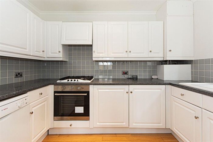 2 Bedroom Flat To Rent In Dewar Street, London, SE15