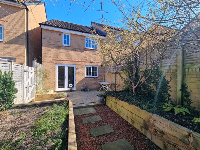 3 Bedroom Semi-Detached House For Sale In Linnet Way, Keynsham, BS31