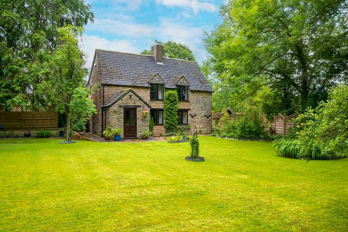 4 Bedroom Detached House For Sale In Hankerton, Malmesbury, SN16