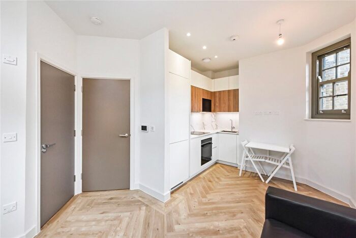 1 Bedroom Flat To Rent In Chimney Stack Mews, London, SW17