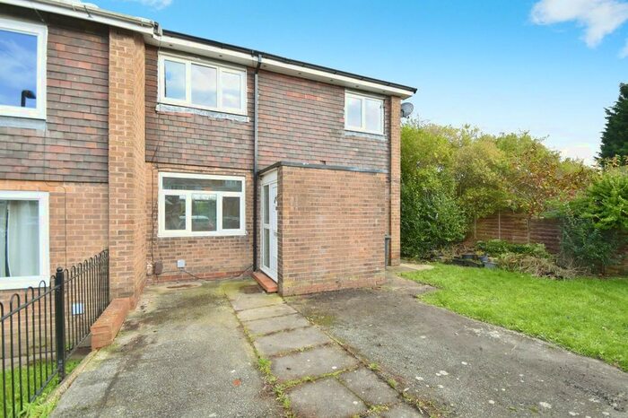 3 Bedroom Semi-Detached House To Rent In Lune Close, Whitefield, M45