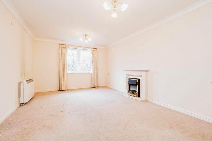 2 Bedroom Retirement Property For Sale In Myddleton Court, Hornchurch, RM11