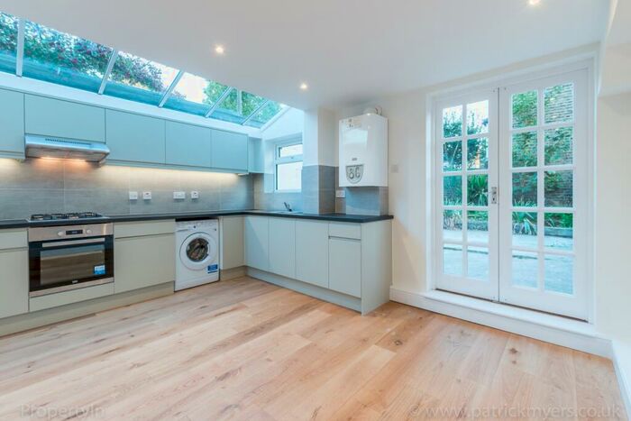 2 Bedroom Flat To Rent In Crewys Road London, SE15