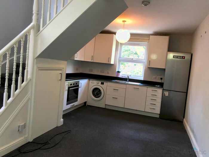 2 Bedroom Flat To Rent In Belmont Road, Turnpike Lane, N15