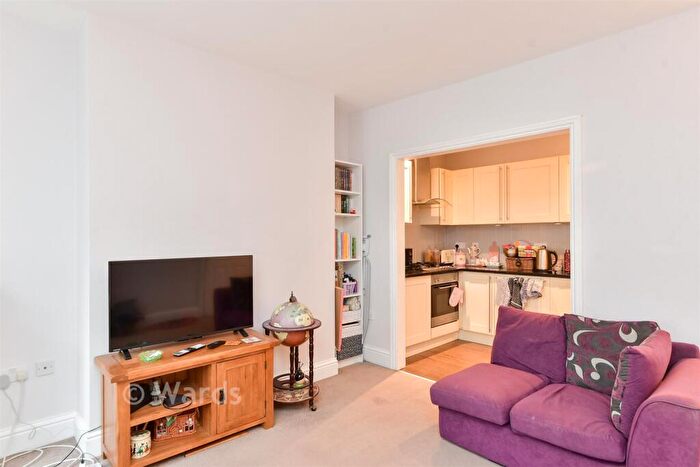 2 Bedroom Apartment For Sale In Old Dover Road, Canterbury, Kent, CT1